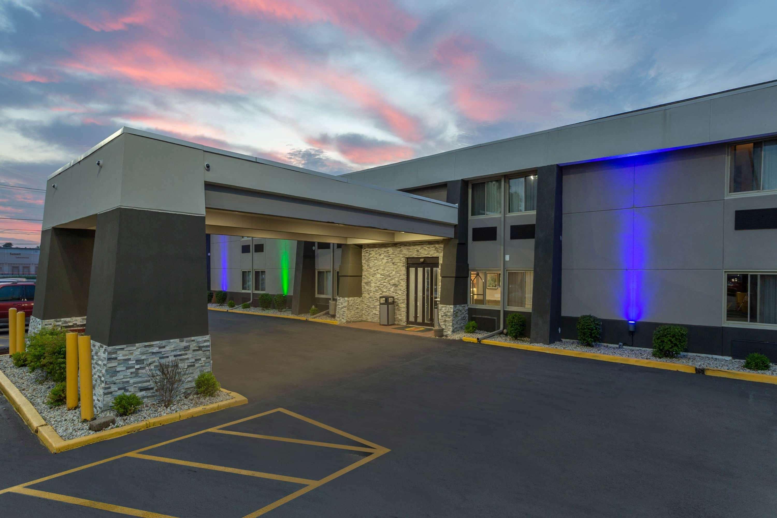 Super 8 By Wyndham South Holland Otel Dış mekan fotoğraf