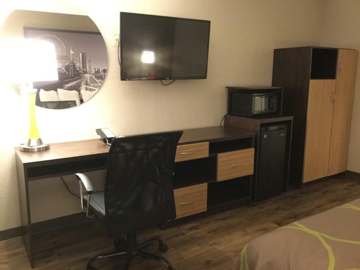 Super 8 By Wyndham South Holland Otel Dış mekan fotoğraf